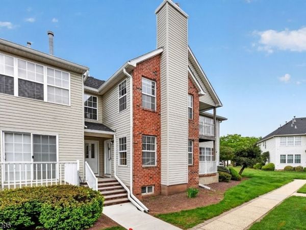 317 Vasser Dr, Piscataway, NJ 08854