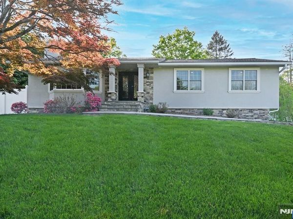 40 Plymouth Road, HILLSDALE, NJ 07642