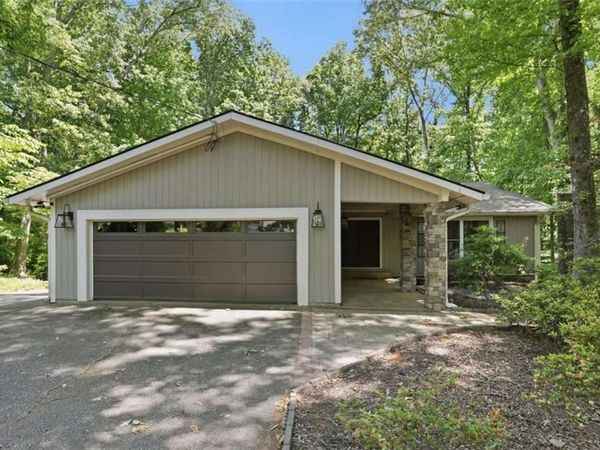 3662 Stonelake Court , Lilburn, GA 30047