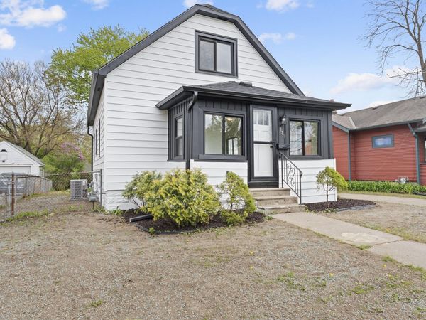 921 Perkins Ave, Waukesha, WI 53186