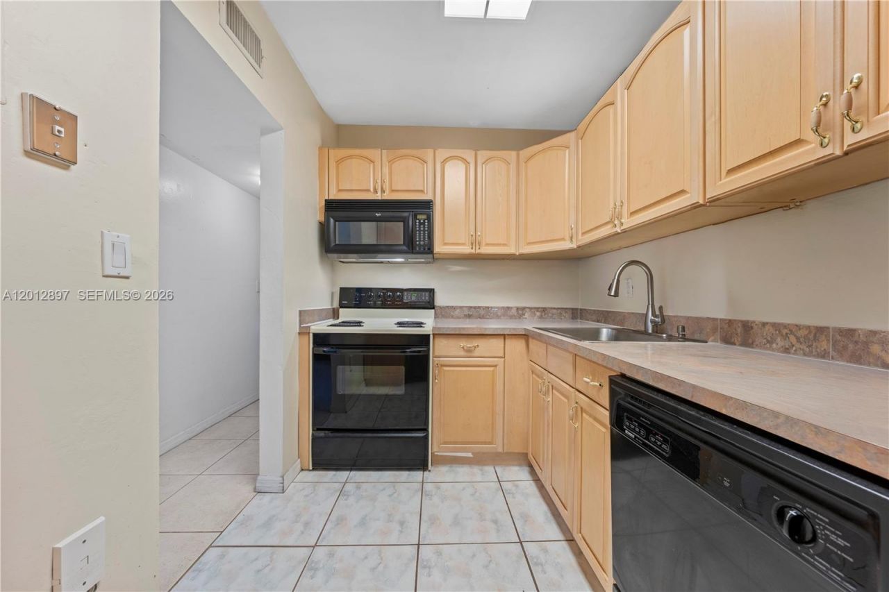 7829 Miller Dr , Unit B205, Miami, FL 33155 Photo
