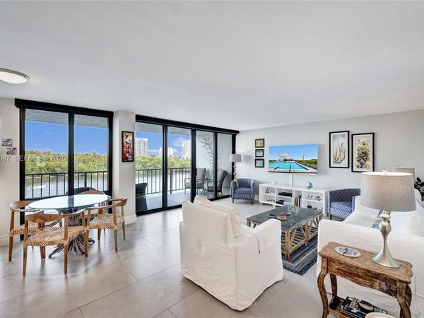 936 Intracoastal Dr, Unit 4F, Fort Lauderdale, FL 33304