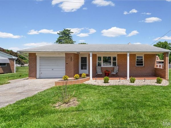 300 Nelder Drive, Godfrey, IL 62035