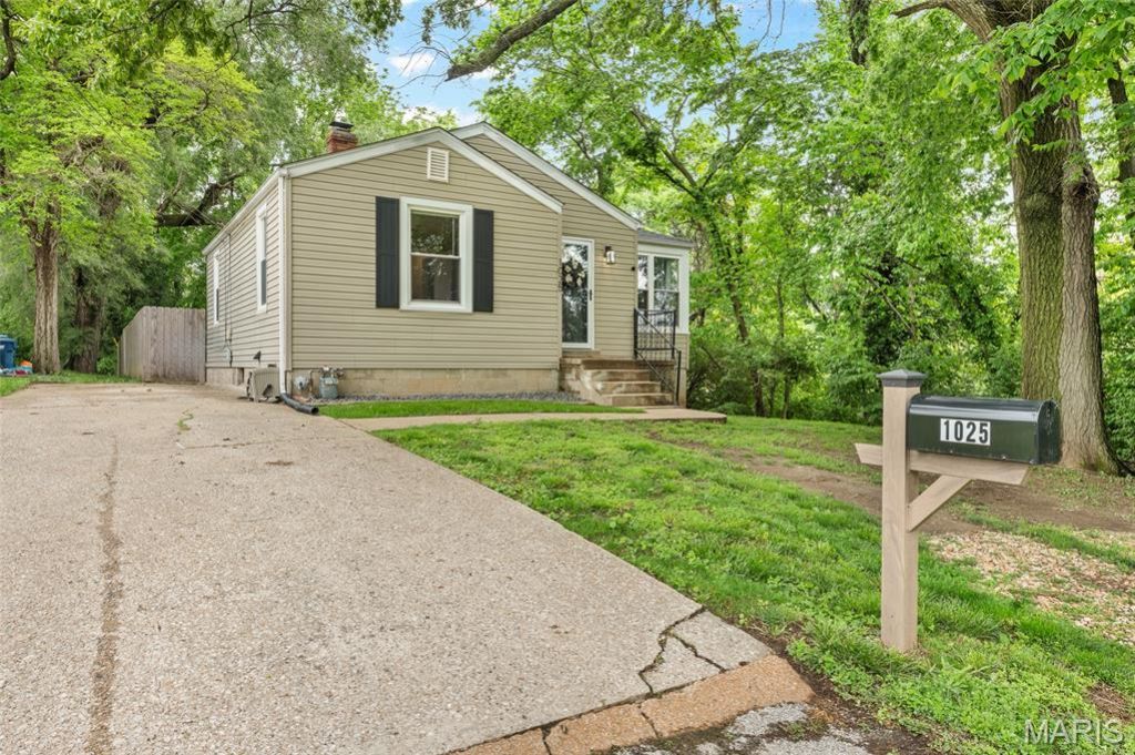 1025 Vine Street, Collinsville, IL 62234 Main Photo