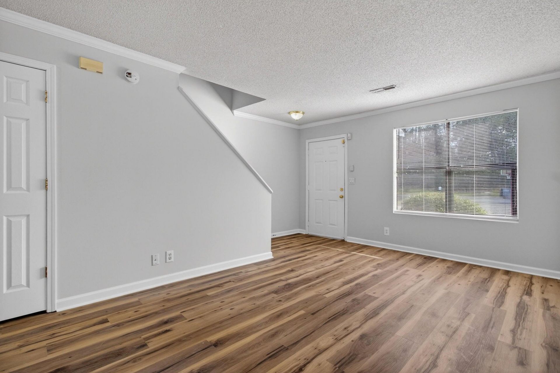 6248 Lucille Drive Photo 7