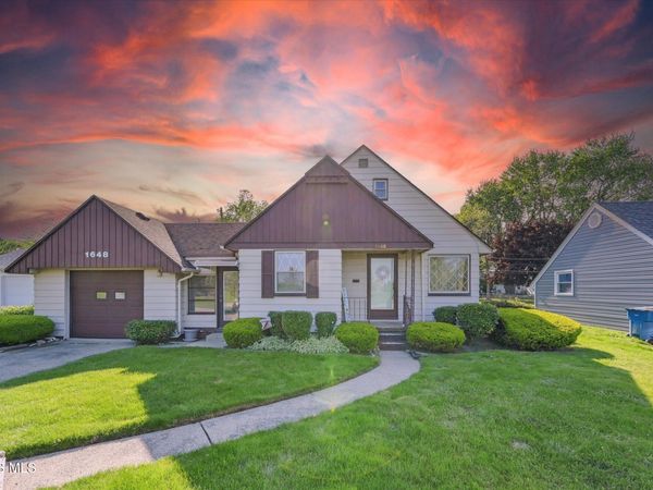 1648 S Wheeling Street, Oregon, OH 43616