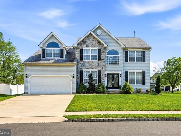 90 ANTHONY DRIVE, BURLINGTON, NJ 08016