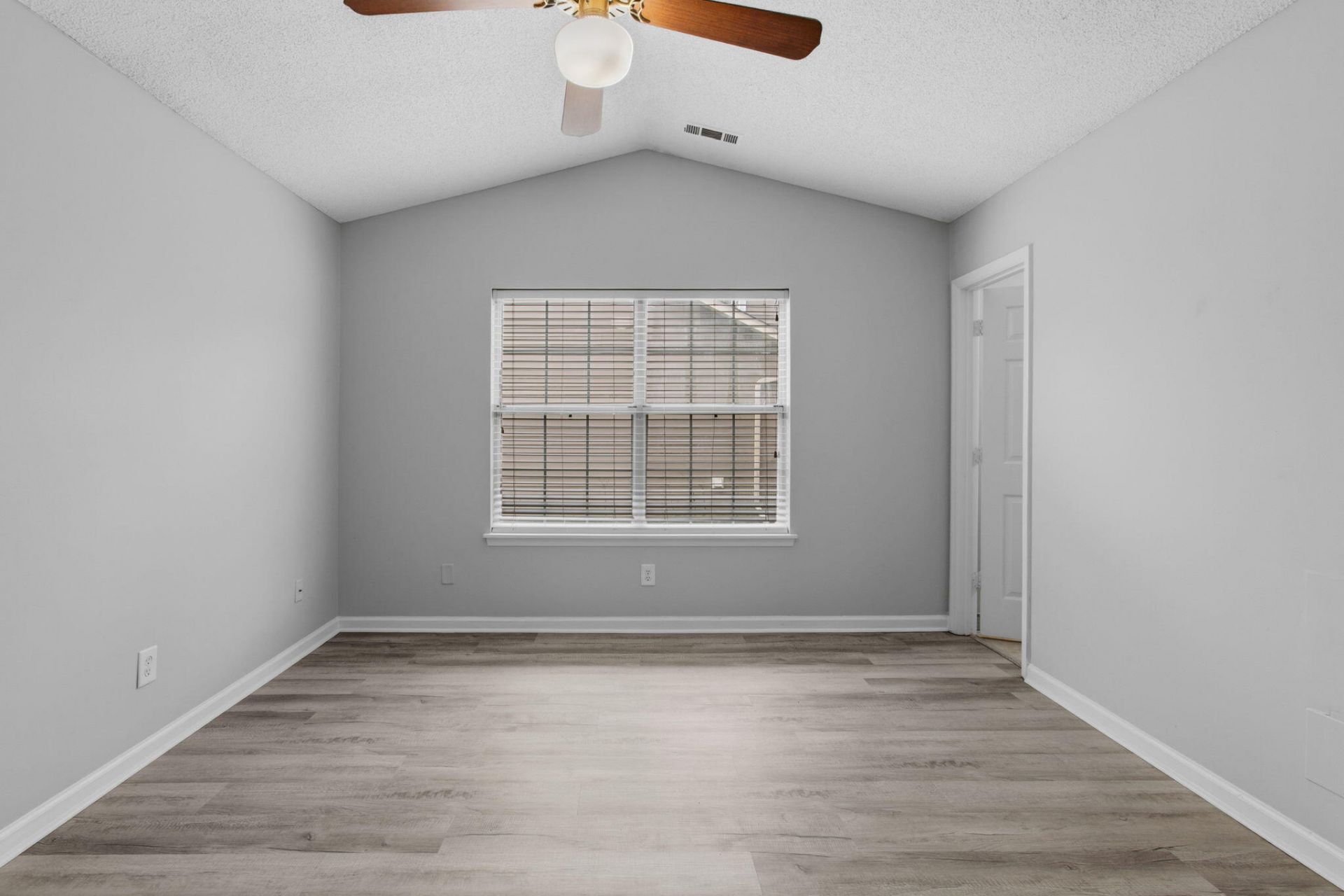 9512 One Notch Road Photo 12