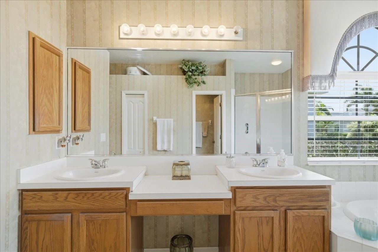 6210 Ikes Cabin Court , Palmetto, FL 34221 Photo