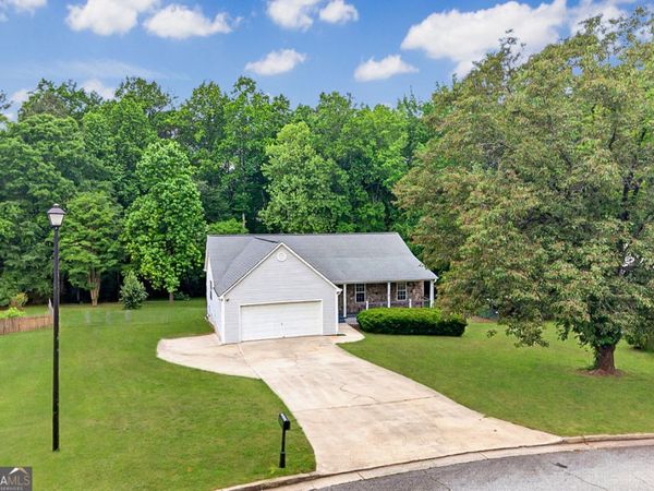 838 Burton Ridge Drive, Loganville, GA 30052
