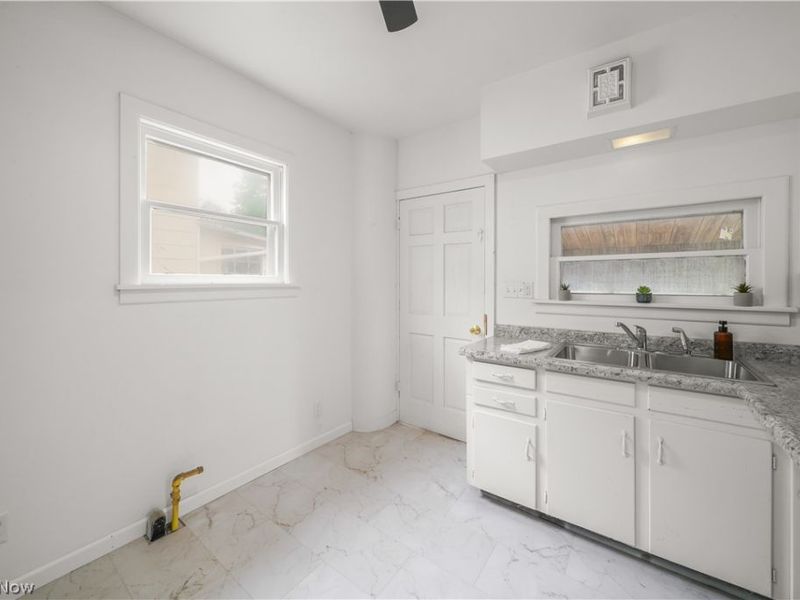 642 Parkman Road NW, Warren, OH 44485 Photo 3
