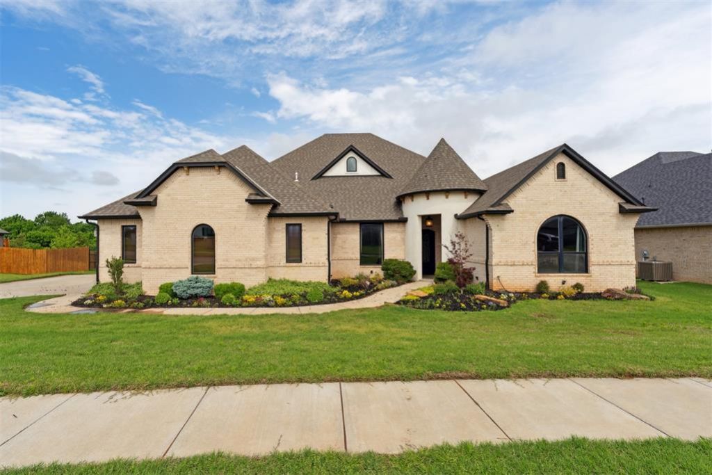 1111 Colonial Avenue, Tuttle, OK 73089 Main Photo