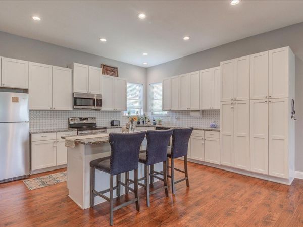855 Aspen LN, Cottonwood Shores, TX 78657