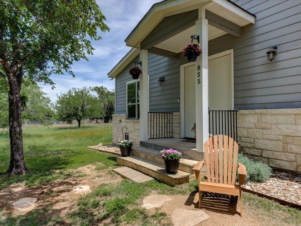 855 Aspen LN, Cottonwood Shores, TX 78657