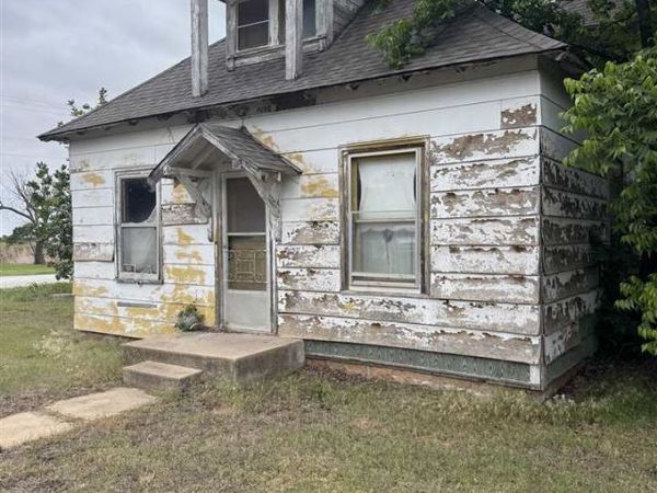 206 Commanche Street, Garber, OK 73738