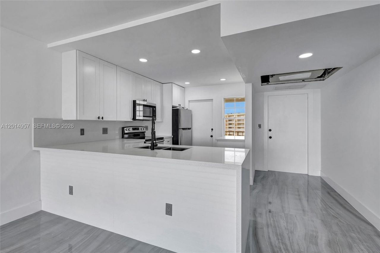 3091 N Course Dr , Unit 702, Pompano Beach, FL 33069 Photo