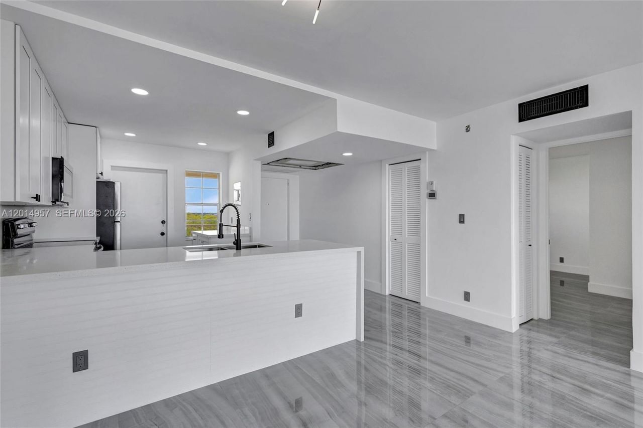 3091 N Course Dr , Unit 702, Pompano Beach, FL 33069 Photo