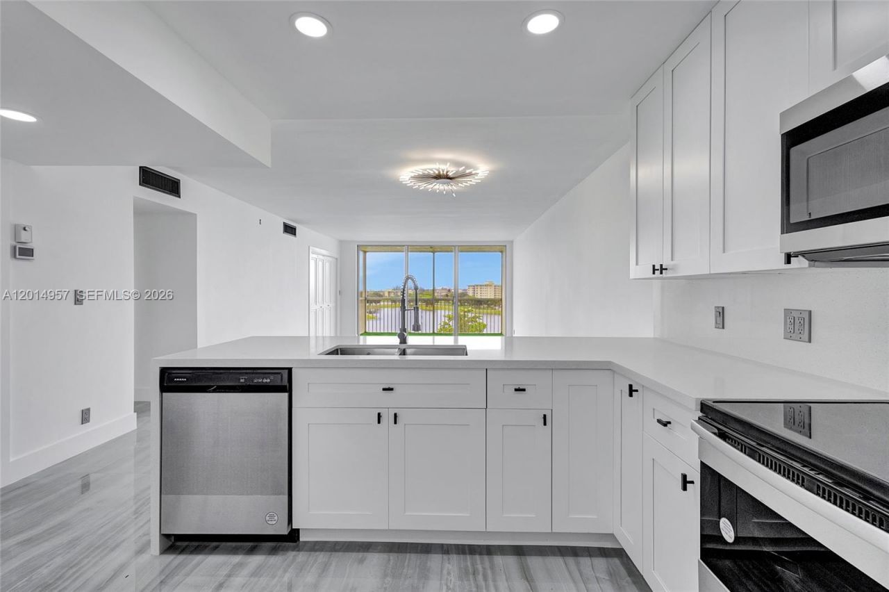 3091 N Course Dr , Unit 702, Pompano Beach, FL 33069 Photo