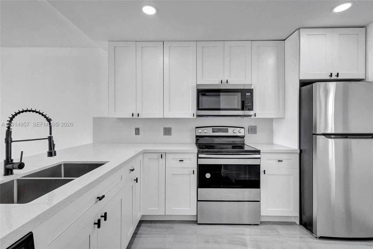 3091 N Course Dr , Unit 702, Pompano Beach, FL 33069 Photo