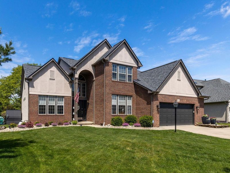 5646 Westbriar Drive , Hilliard, OH 43026 Photo 2