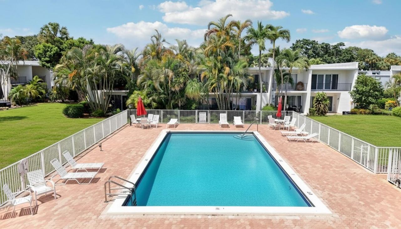 384 Golfview Road, Unit D, North Palm Beach, FL 33408 Photo