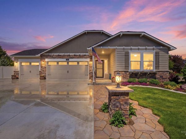 802 W Dallan Woods Way, Nampa, ID 83686