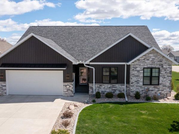 901 CLOVER COURT, Menasha, WI 54952