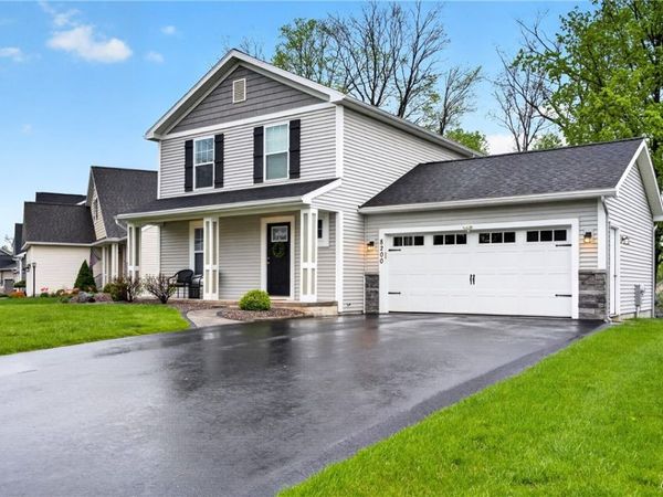 8200 Venetian Drive, Baldwinsville, NY 13027