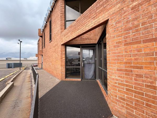 20 Club Manor Dr, Pueblo, CO 81008