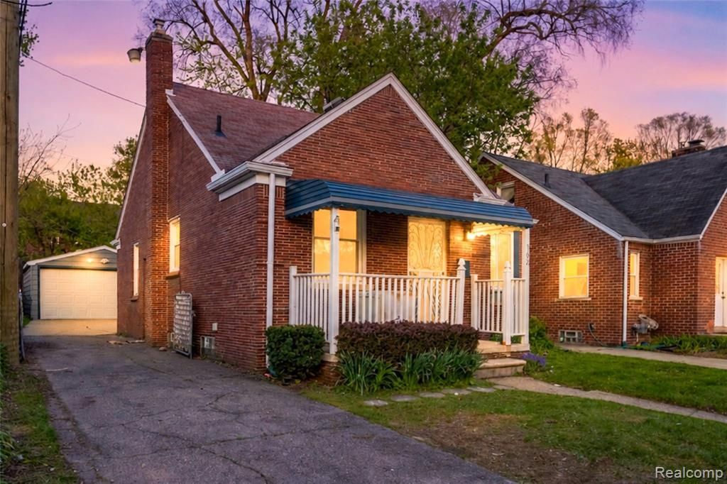 162 N Genesee Avenue, Pontiac, MI 48341 Main Photo