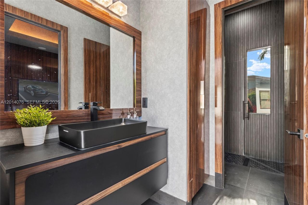 541 E Enclave Cir E , Pembroke Pines, FL 33027 Photo