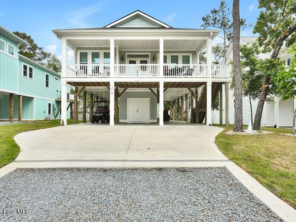 214 NE 37th Street , Oak Island, NC 28465