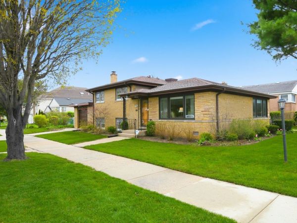 3955 W Greenleaf Avenue , Lincolnwood, IL 60712