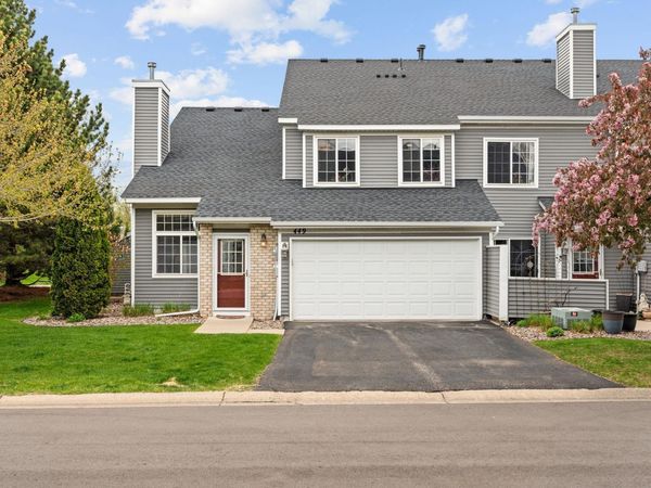 449 Mission Hills Way E, Chanhassen, MN 55317