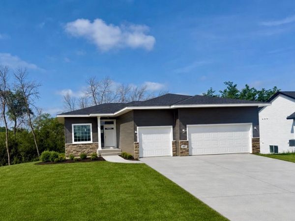 607 E 9th Street, Zumbrota, MN 55992