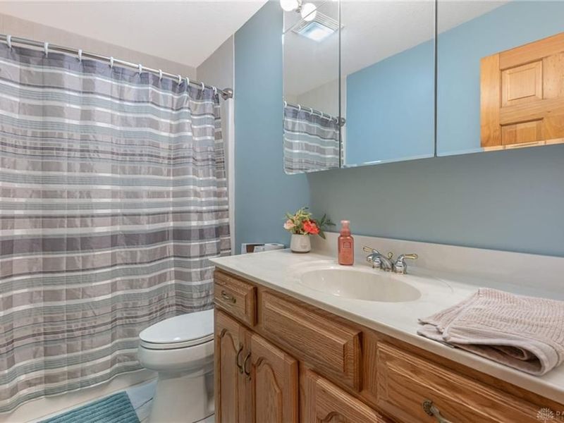 1668 Lago Mar Drive, Washington Township, OH 45458 Photo 14