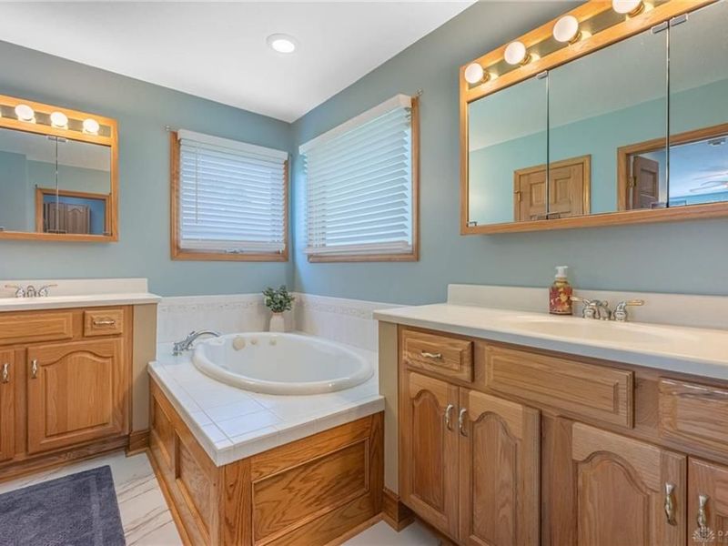 1668 Lago Mar Drive, Washington Township, OH 45458 Photo 22