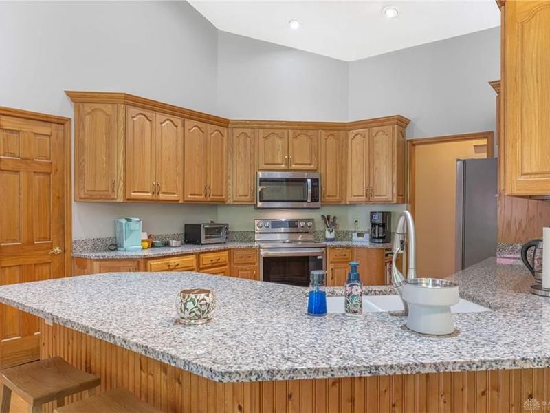 1668 Lago Mar Drive, Washington Township, OH 45458 Photo 5