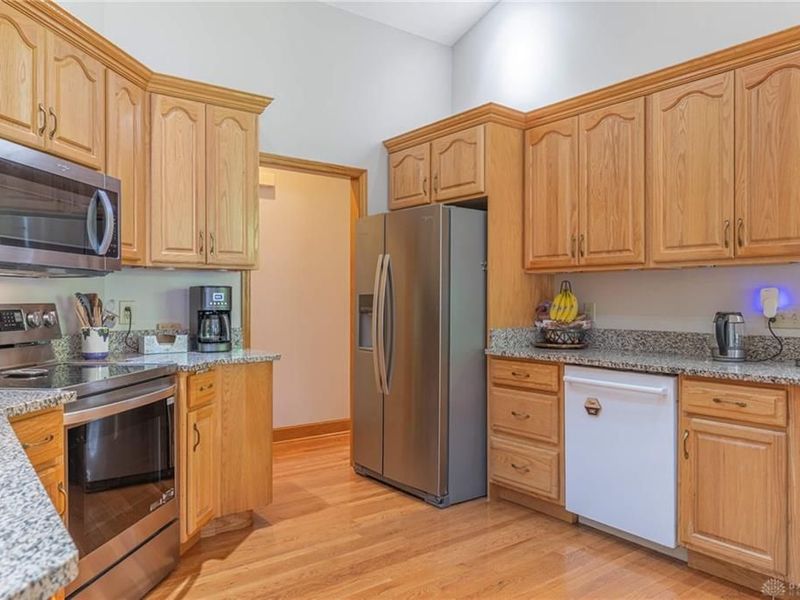 1668 Lago Mar Drive, Washington Township, OH 45458 Photo 6