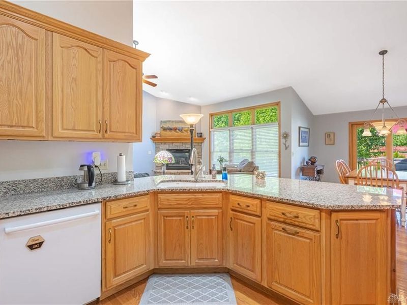 1668 Lago Mar Drive, Washington Township, OH 45458 Photo 8