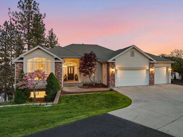 10599 W Lakeside Ln, Nine Mile Falls, WA 99026