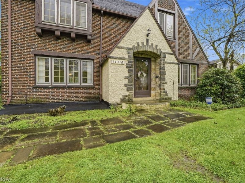 14316 Ashwood Road, Shaker Heights, OH 44120 Photo 2