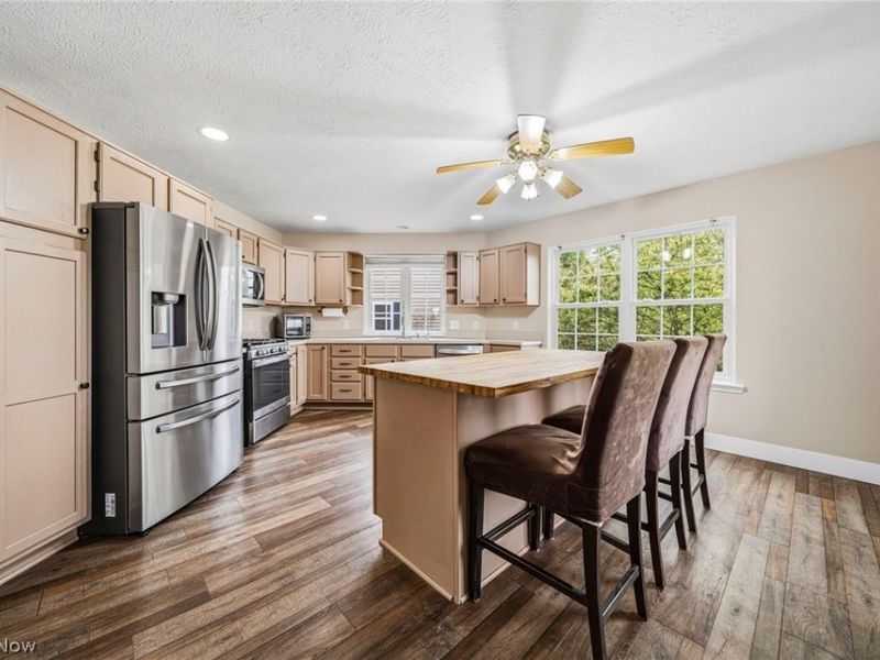 14751 Aspen Hills Lane, Burton, OH 44021 Photo 2