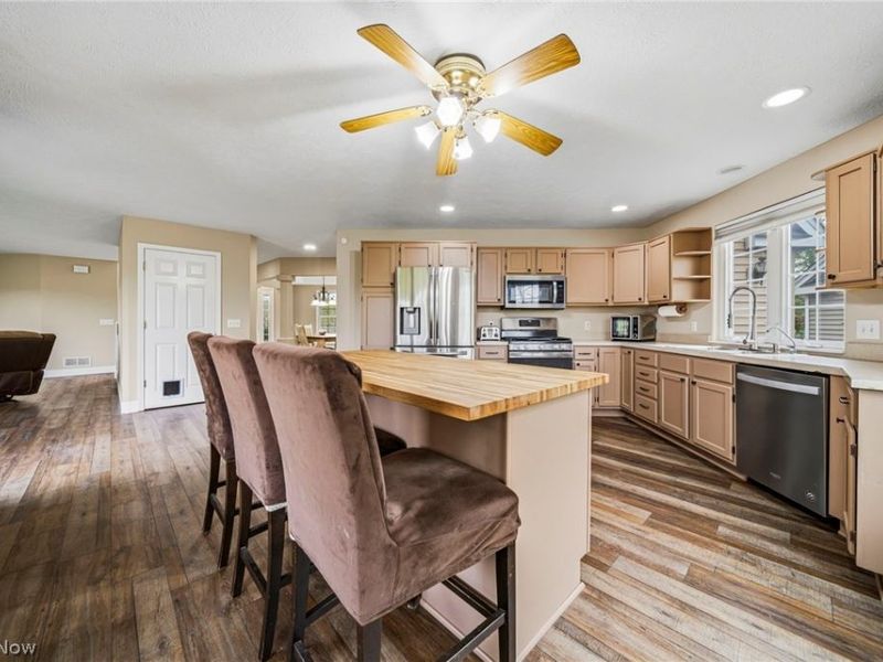14751 Aspen Hills Lane, Burton, OH 44021 Photo 3