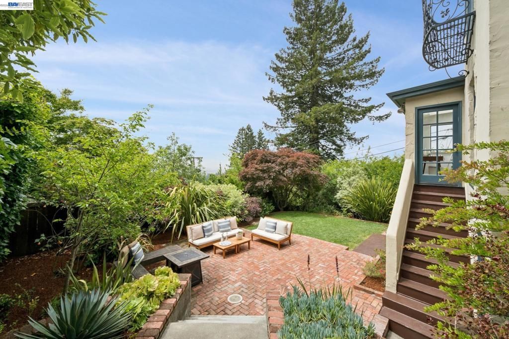6968 Thornhill Drive, Oakland, CA 94611 Main Photo