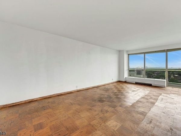 2077 Center Ave, Fort Lee, NJ 07024