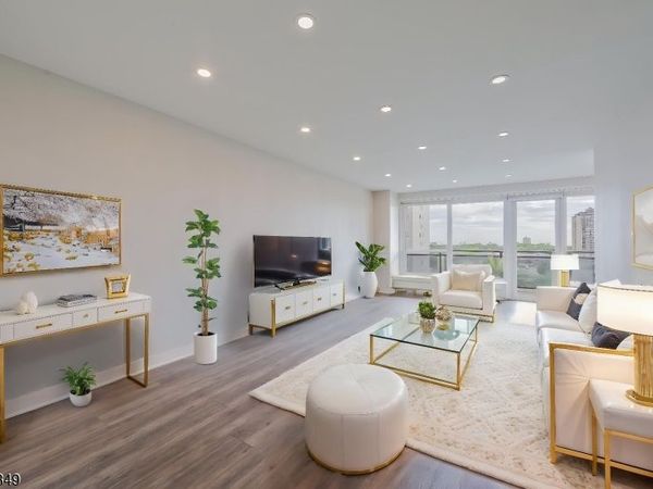 2077 Center Ave, Fort Lee, NJ 07024
