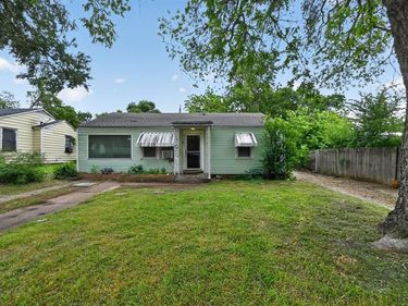 3261 Abney Avenue, Fort Worth, TX 76110