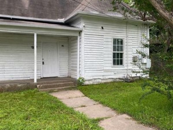 904 E College Street, Terrell, TX 75160
