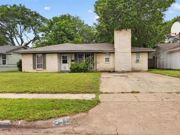 341 Blueberry Lane, Grand Prairie, TX 75052